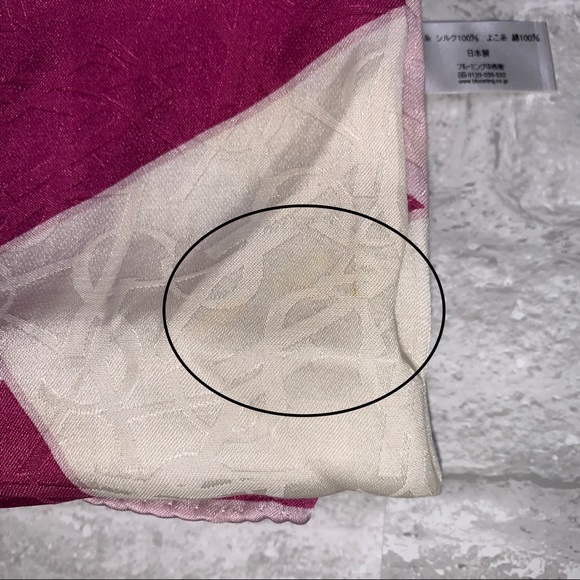 ♥𝔽ℝ𝔼𝔼 𝘄𝗶𝘁𝗵 purchase!!♥ Yves Saint Laurent 100% Silk Scarf/Wrap - Picture 7 of 11